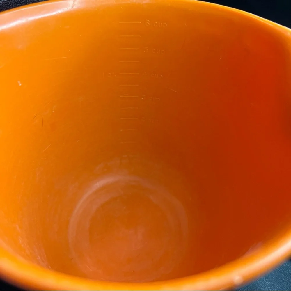 Vtg Rubbermaid 1.5‎ Quart 6 Cup Orange Grip N Mix Batter Bowl Measuring Cup 2661